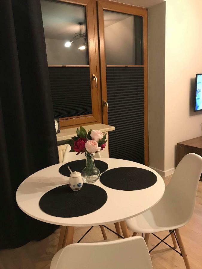 Black Rose Apartament Targi 3 Km, F-Ry Vat Kielce Buitenkant foto