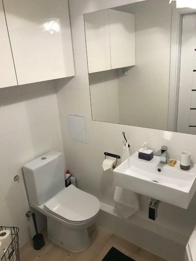 Black Rose Apartament Targi 3 Km, F-Ry Vat Kielce Buitenkant foto